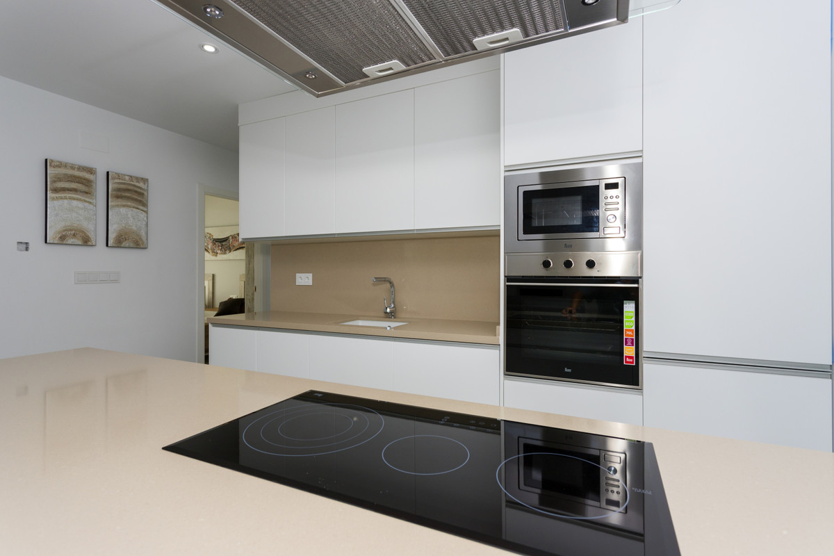 Villa de Lujo en Daya Nueva: Tu Paraíso Mediterráneo, Descubre exclusivas villas de nueva construcción en Daya Nueva, Alicante. Lujo y confort en una planta con piscina privada. Cerca de playas y aeropuerto. ¡Tu vi