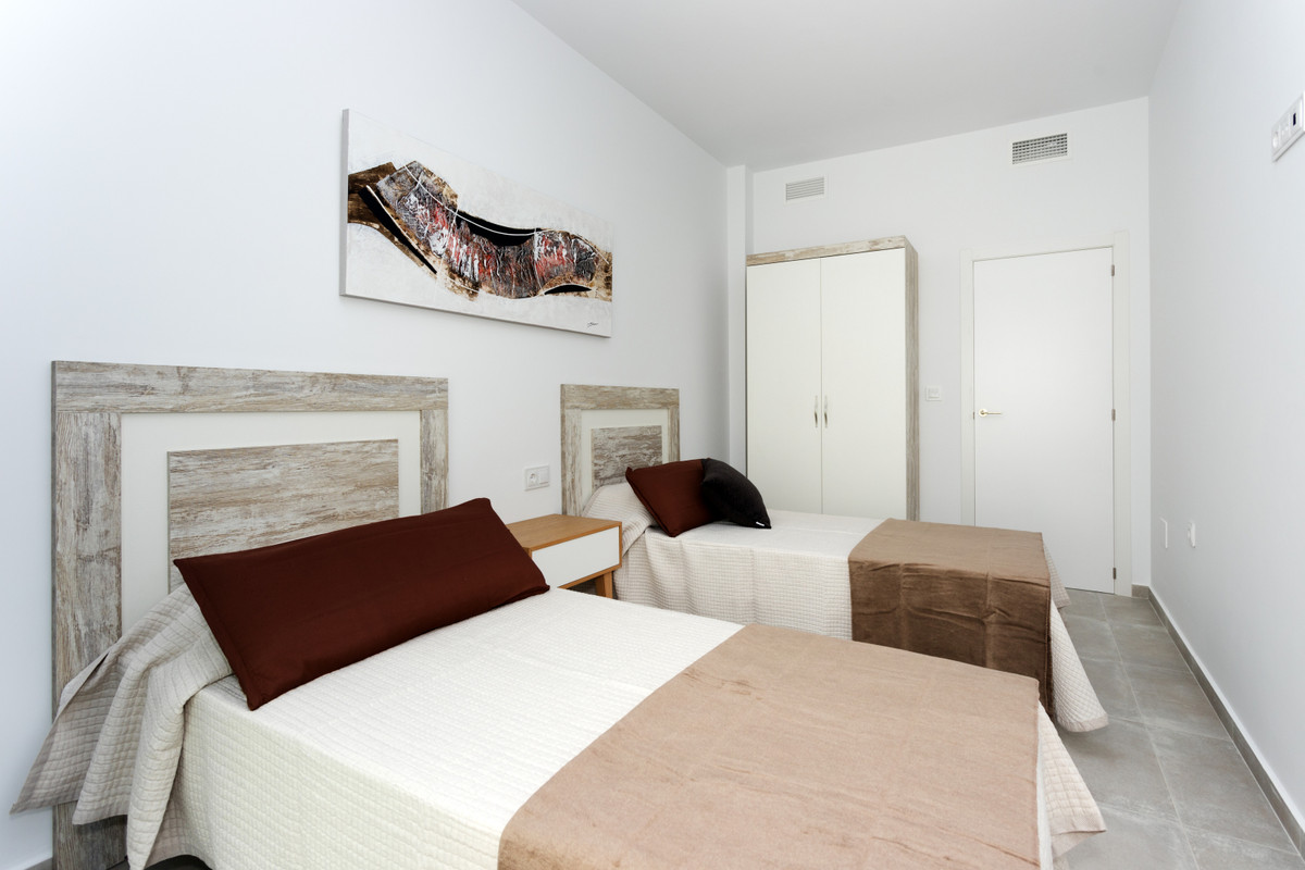 Villa de Lujo en Daya Nueva: Tu Paraíso Mediterráneo, Descubre exclusivas villas de nueva construcción en Daya Nueva, Alicante. Lujo y confort en una planta con piscina privada. Cerca de playas y aeropuerto. ¡Tu vi