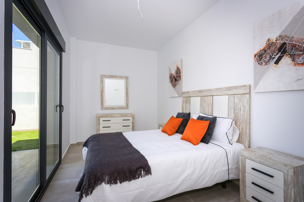 Villa de Lujo en Daya Nueva: Tu Paraíso Mediterráneo, Descubre exclusivas villas de nueva construcción en Daya Nueva, Alicante. Lujo y confort en una planta con piscina privada. Cerca de playas y aeropuerto. ¡Tu vi