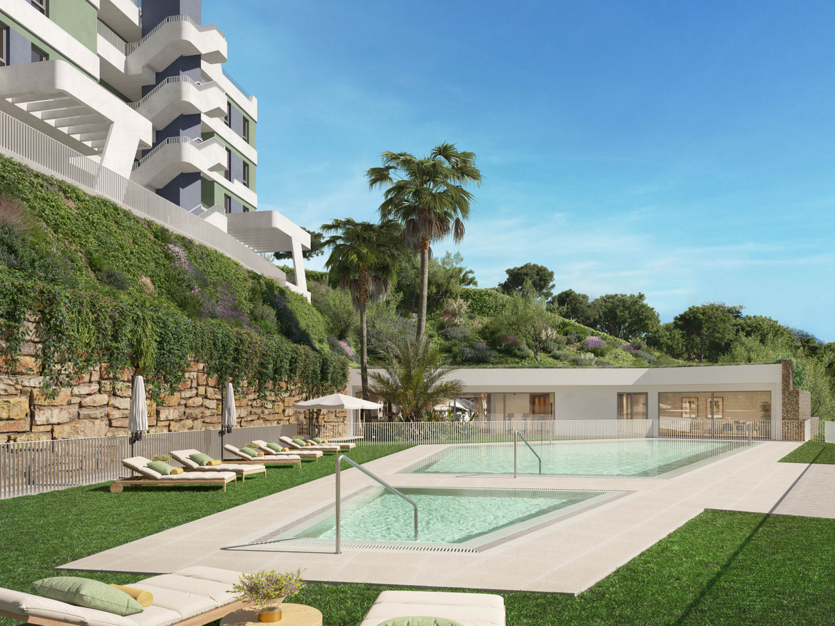 Exclusivo Oasis Tropical en La Cala de Mijas, Descubre lujo en La Cala de Mijas, Málaga. Apartamento exclusivo de 3 hab. con piscina, gimnasio y jardines. Vive el estilo de vida mediterráneo en Costa del So