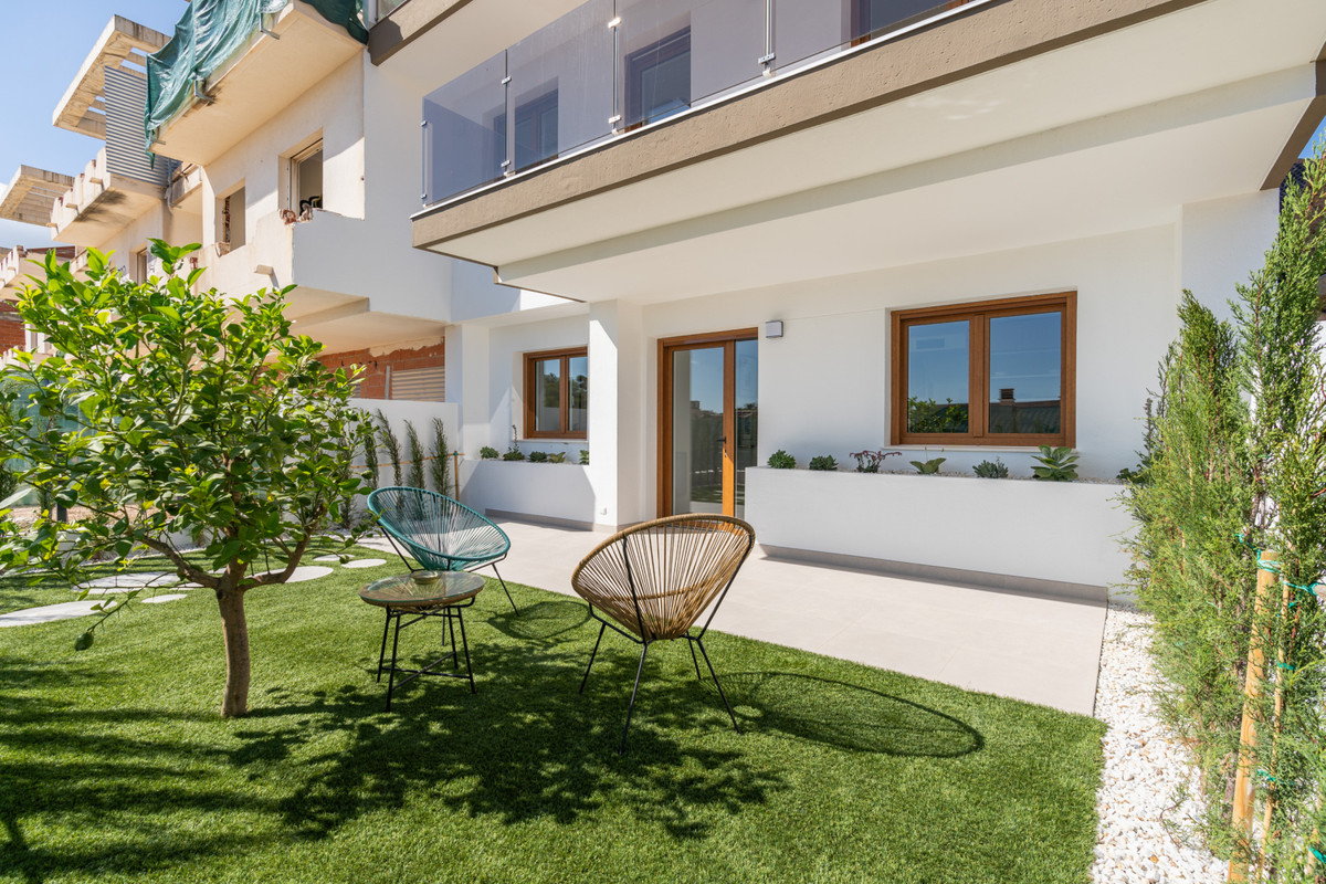 Exclusiva Villa en La Nucia: Vistas Bahía y Lujo, Villa de lujo obra nueva en La Nucia, Alicante. 4 hab, 3 baños. Vistas panorámicas al mar, diseño mediterráneo, sostenible y con todas las comodidades. ¡Oportun