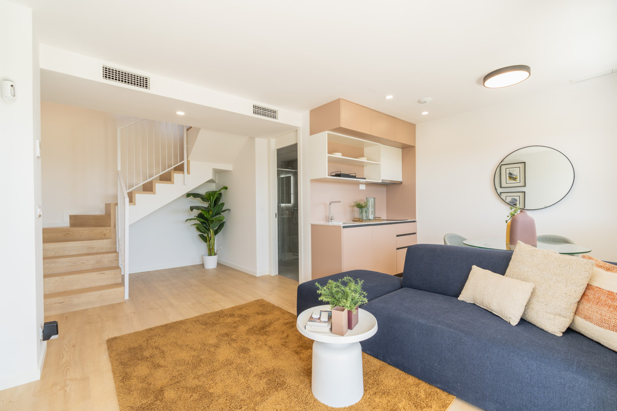 Exclusiva Villa en La Nucia: Vistas Bahía y Lujo, Villa de lujo obra nueva en La Nucia, Alicante. 4 hab, 3 baños. Vistas panorámicas al mar, diseño mediterráneo, sostenible y con todas las comodidades. ¡Oportun