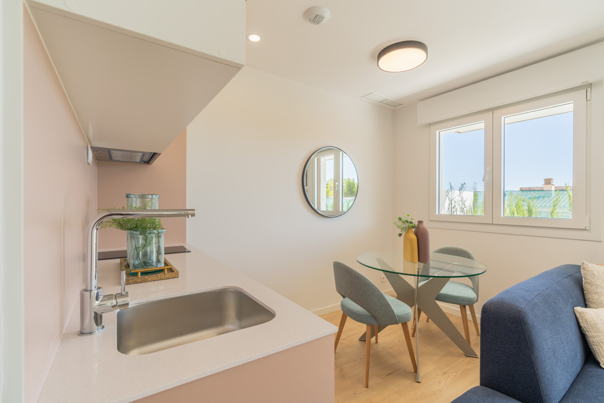 Exclusiva Villa en La Nucia: Vistas Bahía y Lujo, Villa de lujo obra nueva en La Nucia, Alicante. 4 hab, 3 baños. Vistas panorámicas al mar, diseño mediterráneo, sostenible y con todas las comodidades. ¡Oportun