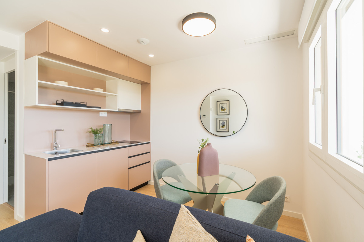 Exclusiva Villa en La Nucia: Vistas Bahía y Lujo, Villa de lujo obra nueva en La Nucia, Alicante. 4 hab, 3 baños. Vistas panorámicas al mar, diseño mediterráneo, sostenible y con todas las comodidades. ¡Oportun