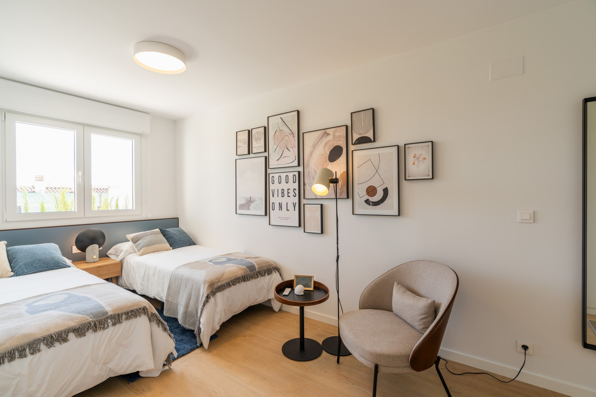 Exclusiva Villa en La Nucia: Vistas Bahía y Lujo, Villa de lujo obra nueva en La Nucia, Alicante. 4 hab, 3 baños. Vistas panorámicas al mar, diseño mediterráneo, sostenible y con todas las comodidades. ¡Oportun