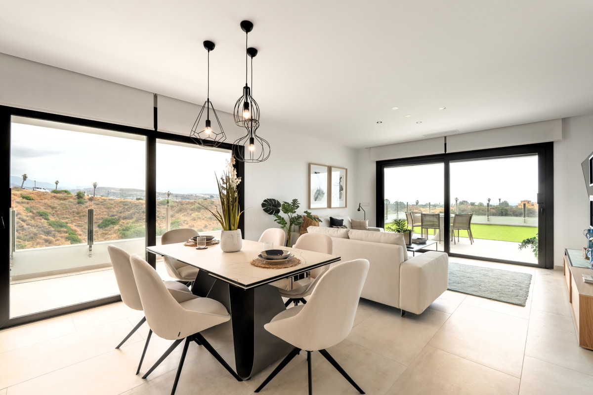 Estepona: Lujo, Vistas al Mar y Vida Exclusiva, Descubre apartamentos de lujo en la New Golden Mile de Estepona. Vistas al mar, comunidad exclusiva con spa, piscinas infinitas y seguridad 24h. ¡Vive el sueño