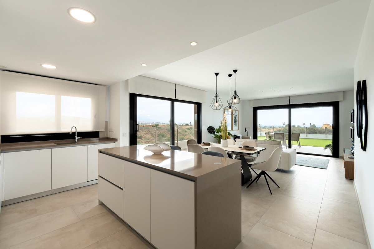 Estepona: Lujo, Vistas al Mar y Vida Exclusiva, Descubre apartamentos de lujo en la New Golden Mile de Estepona. Vistas al mar, comunidad exclusiva con spa, piscinas infinitas y seguridad 24h. ¡Vive el sueño