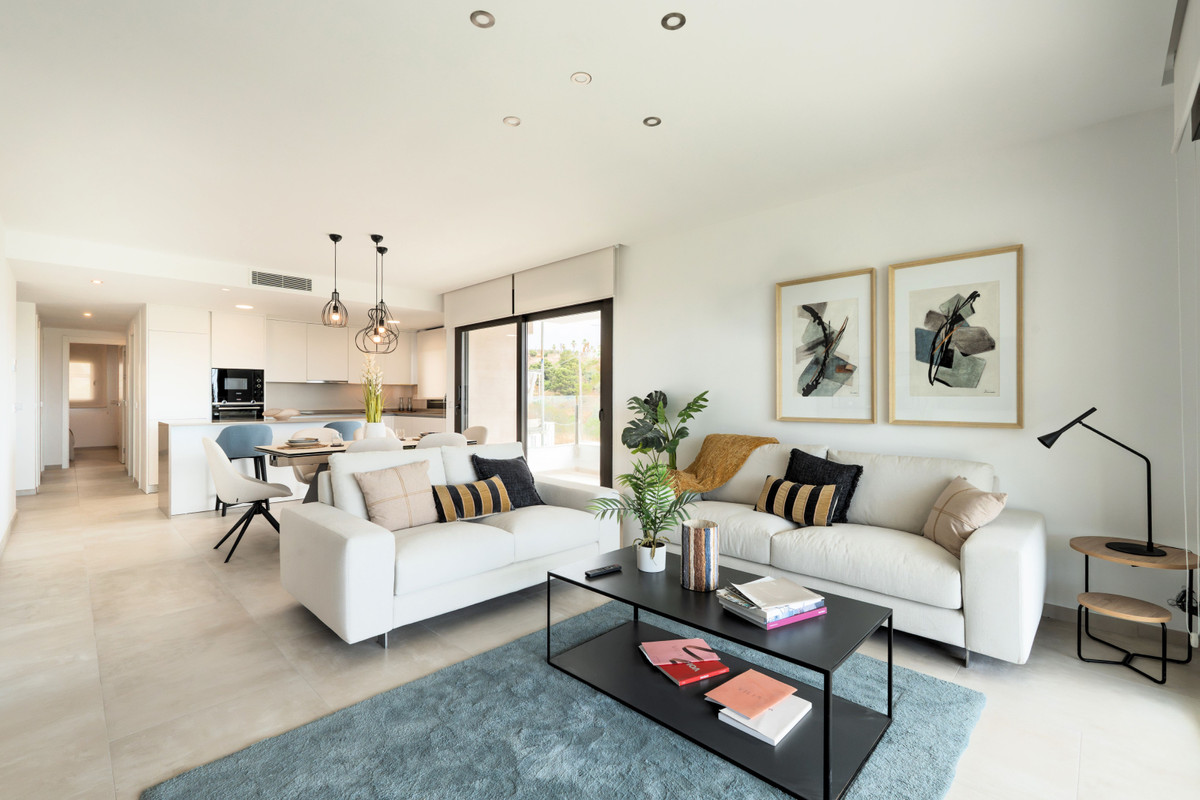 Estepona: Lujo, Vistas al Mar y Vida Exclusiva, Descubre apartamentos de lujo en la New Golden Mile de Estepona. Vistas al mar, comunidad exclusiva con spa, piscinas infinitas y seguridad 24h. ¡Vive el sueño