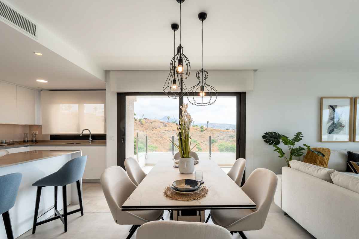 Estepona: Lujo, Vistas al Mar y Vida Exclusiva, Descubre apartamentos de lujo en la New Golden Mile de Estepona. Vistas al mar, comunidad exclusiva con spa, piscinas infinitas y seguridad 24h. ¡Vive el sueño
