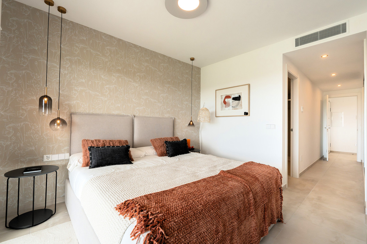 Estepona: Lujo, Vistas al Mar y Vida Exclusiva, Descubre apartamentos de lujo en la New Golden Mile de Estepona. Vistas al mar, comunidad exclusiva con spa, piscinas infinitas y seguridad 24h. ¡Vive el sueño