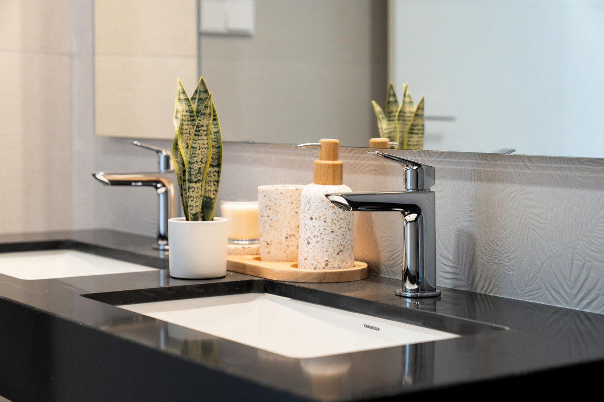 Estepona: Lujo, Vistas al Mar y Vida Exclusiva, Descubre apartamentos de lujo en la New Golden Mile de Estepona. Vistas al mar, comunidad exclusiva con spa, piscinas infinitas y seguridad 24h. ¡Vive el sueño