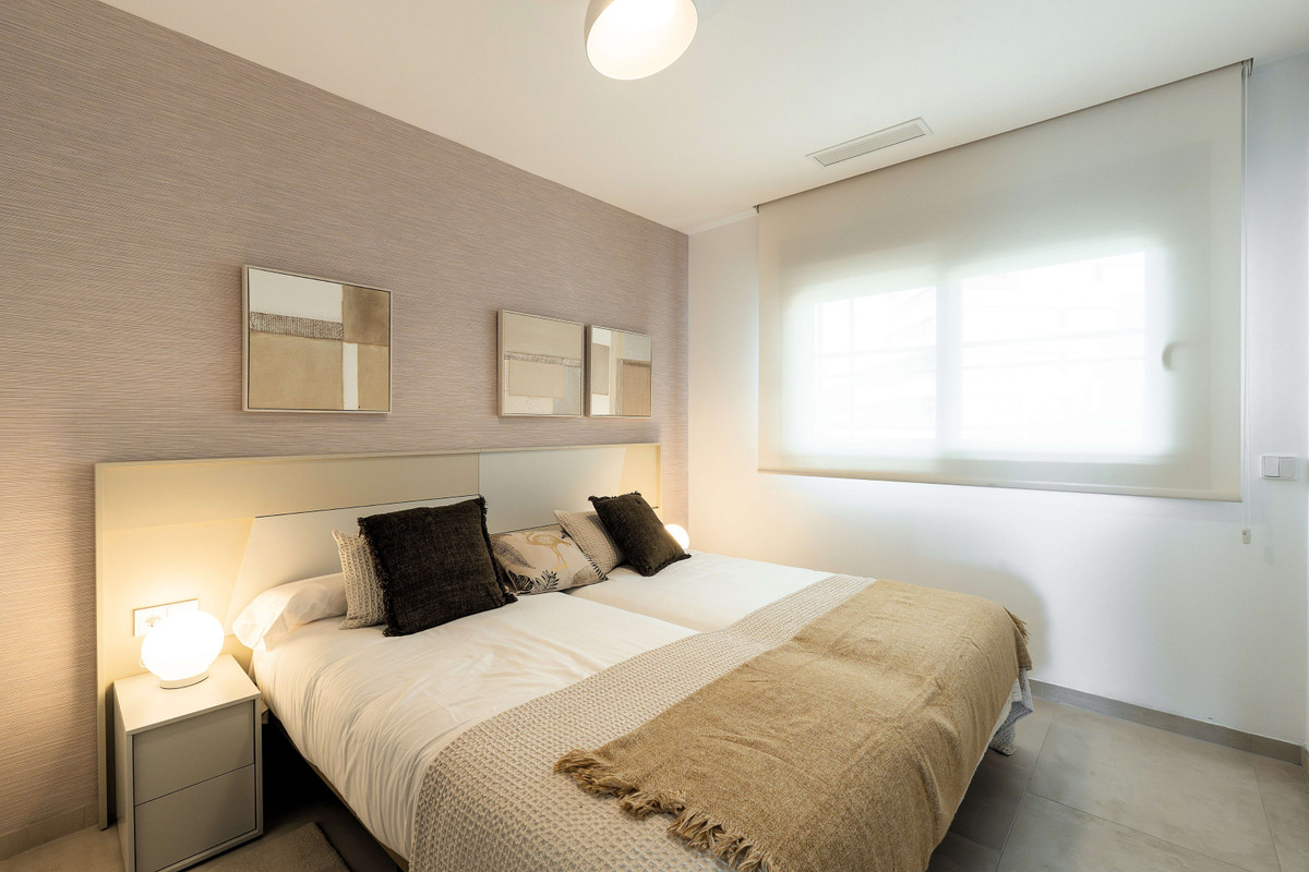 Estepona: Lujo, Vistas al Mar y Vida Exclusiva, Descubre apartamentos de lujo en la New Golden Mile de Estepona. Vistas al mar, comunidad exclusiva con spa, piscinas infinitas y seguridad 24h. ¡Vive el sueño