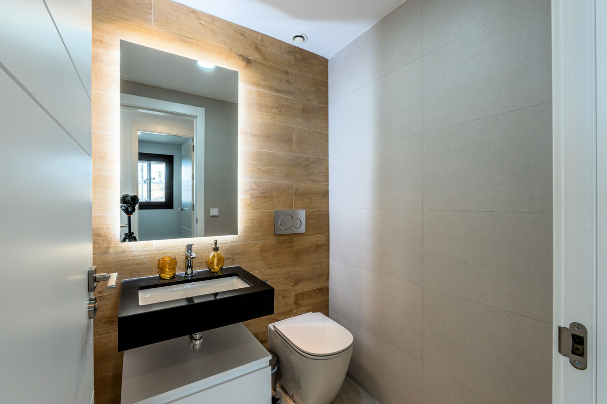Estepona: Lujo, Vistas al Mar y Vida Exclusiva, Descubre apartamentos de lujo en la New Golden Mile de Estepona. Vistas al mar, comunidad exclusiva con spa, piscinas infinitas y seguridad 24h. ¡Vive el sueño