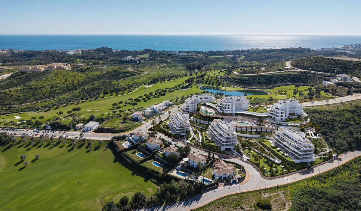 Mijas Costa: Lujo Exclusivo con Vistas al Golf, Mijas Costa: Apartamentos de lujo con vistas panorámicas al golf. 4 dorm, 3 baños. Vive la Costa del Sol. Diseño exclusivo y servicios resort. ¡Inversión única!
