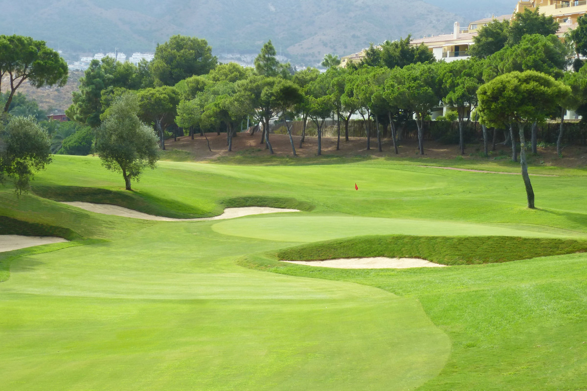 Benalmádena: Lujo Exclusivo con Vistas al Mediterráneo, Finca Doña María: lujo en Benalmádena, Costa del Sol. Exclusivos apartamentos y áticos con vistas, piscina infinity y Casa Club. ¡Vive el sueño mediterráneo!