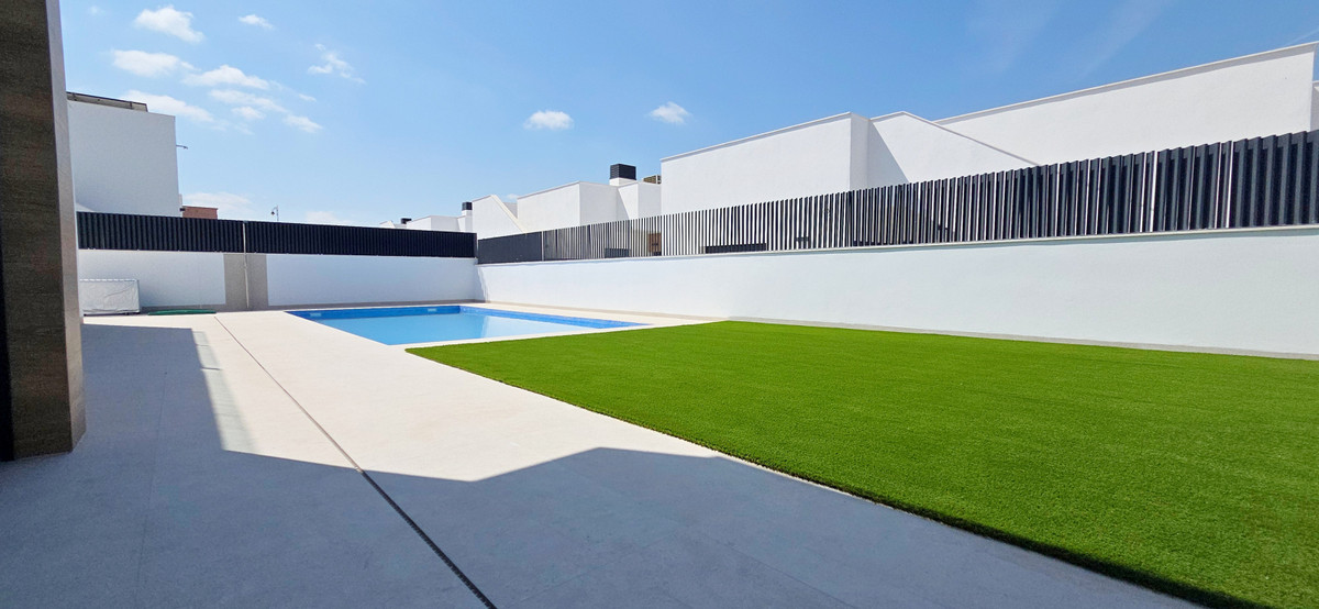 Exclusivas Villas Modernas en Condado de Alhama Golf, Villas de lujo en Condado de Alhama Golf, Murcia. Exclusivas residencias de 2-3 dormitorios con jardín, solárium y piscina. Vive el Mediterráneo. ¡Tu inversión
