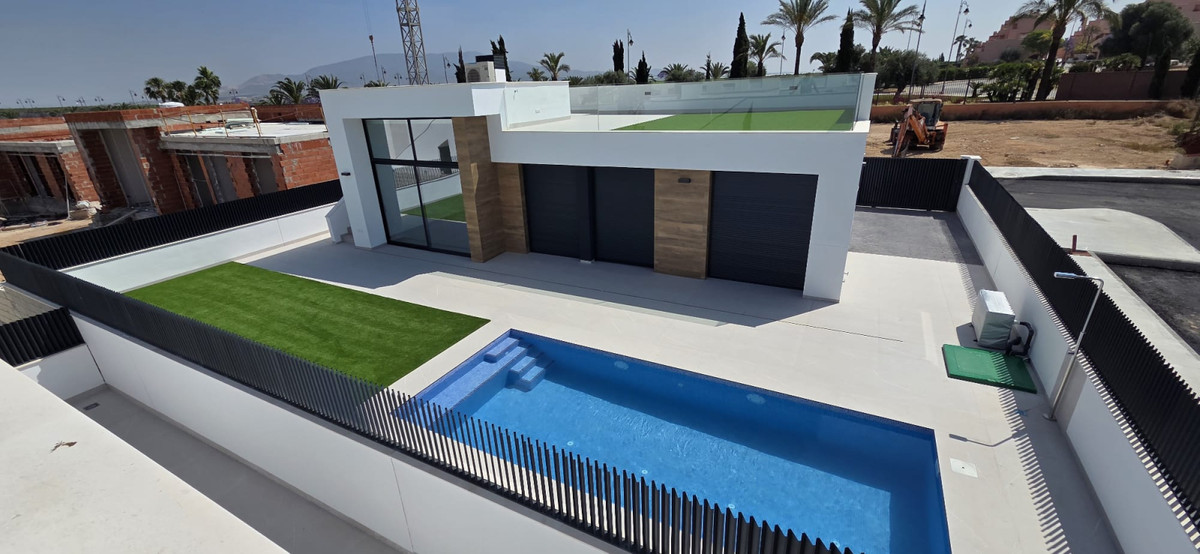 Exclusivas Villas Modernas en Condado de Alhama Golf, Villas de lujo en Condado de Alhama Golf, Murcia. Exclusivas residencias de 2-3 dormitorios con jardín, solárium y piscina. Vive el Mediterráneo. ¡Tu inversión