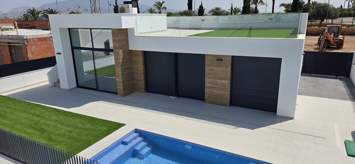 Exclusivas Villas Modernas en Condado de Alhama Golf, Villas de lujo en Condado de Alhama Golf, Murcia. Exclusivas residencias de 2-3 dormitorios con jardín, solárium y piscina. Vive el Mediterráneo. ¡Tu inversión