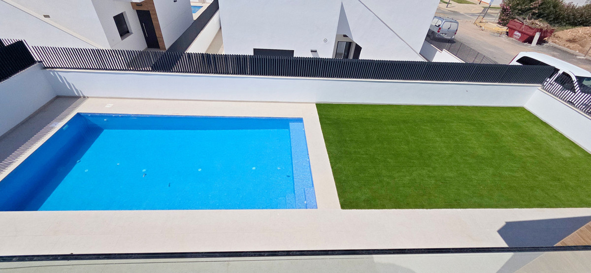 Exclusivas Villas Modernas en Condado de Alhama Golf, Villas de lujo en Condado de Alhama Golf, Murcia. Exclusivas residencias de 2-3 dormitorios con jardín, solárium y piscina. Vive el Mediterráneo. ¡Tu inversión