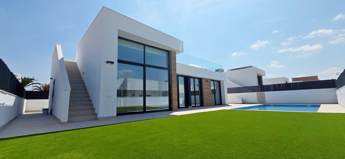Exclusivas Villas Modernas en Condado de Alhama Golf, Villas de lujo en Condado de Alhama Golf, Murcia. Exclusivas residencias de 2-3 dormitorios con jardín, solárium y piscina. Vive el Mediterráneo. ¡Tu inversión