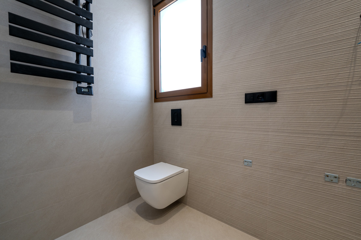 Villa de Lujo en Rojales: Golf, Mar y Exclusividad, Villa de lujo en Rojales, Alicante. Viva el sueño en Costa Blanca Sur: golf, playas y servicios a su alcance. Diseño vanguardista, 4 dorm., piscina privada. ¡Su