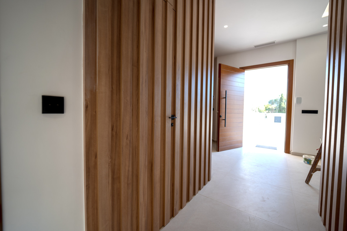 Villa de Lujo en Rojales: Golf, Mar y Exclusividad, Villa de lujo en Rojales, Alicante. Viva el sueño en Costa Blanca Sur: golf, playas y servicios a su alcance. Diseño vanguardista, 4 dorm., piscina privada. ¡Su