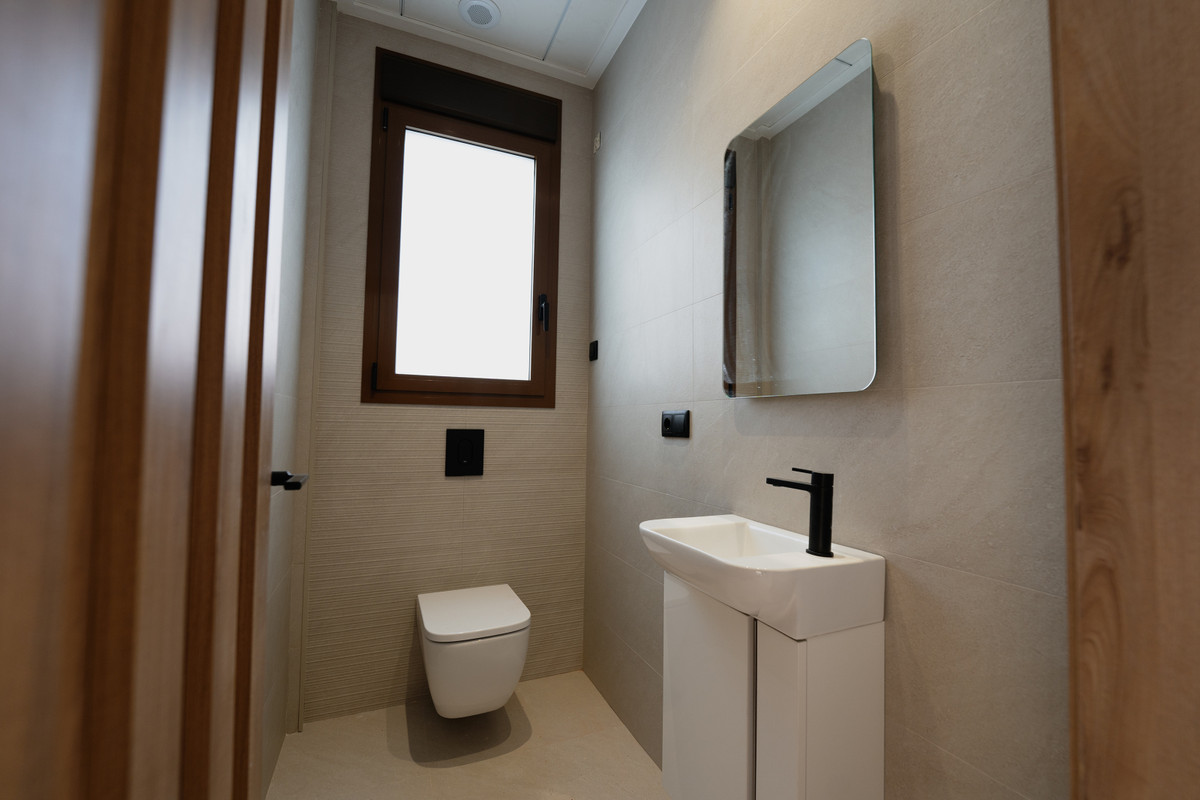 Villa de Lujo en Rojales: Golf, Mar y Exclusividad, Villa de lujo en Rojales, Alicante. Viva el sueño en Costa Blanca Sur: golf, playas y servicios a su alcance. Diseño vanguardista, 4 dorm., piscina privada. ¡Su
