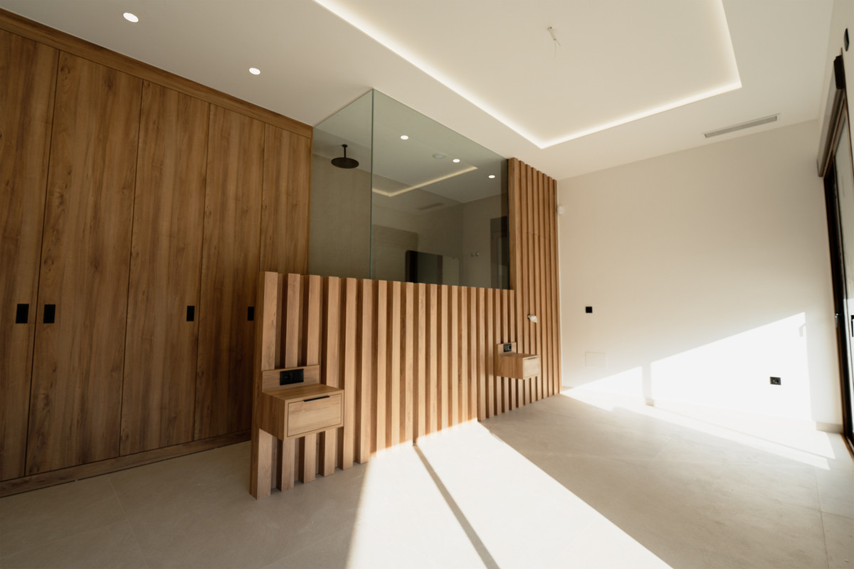 Villa de Lujo en Rojales: Golf, Mar y Exclusividad, Villa de lujo en Rojales, Alicante. Viva el sueño en Costa Blanca Sur: golf, playas y servicios a su alcance. Diseño vanguardista, 4 dorm., piscina privada. ¡Su