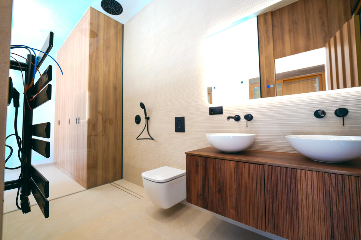 Villa de Lujo en Rojales: Golf, Mar y Exclusividad, Villa de lujo en Rojales, Alicante. Viva el sueño en Costa Blanca Sur: golf, playas y servicios a su alcance. Diseño vanguardista, 4 dorm., piscina privada. ¡Su