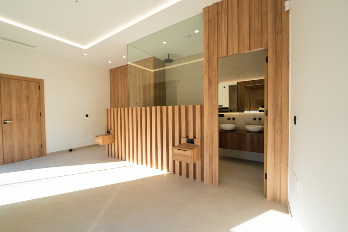 Villa de Lujo en Rojales: Golf, Mar y Exclusividad, Villa de lujo en Rojales, Alicante. Viva el sueño en Costa Blanca Sur: golf, playas y servicios a su alcance. Diseño vanguardista, 4 dorm., piscina privada. ¡Su