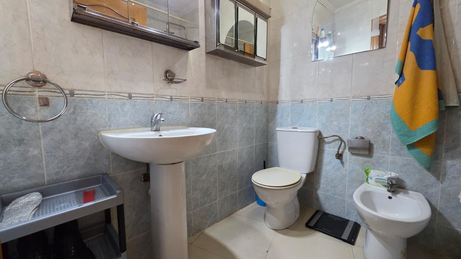 Apartamento en Torrevieja: Sol, Playa y Vistas al Mar, Apartamento de 1 dorm. en Torrevieja, a 500m de la playa. Vistas laterales al mar, amueblado y listo. Ideal inversión o vacaciones. ¡119.000€!