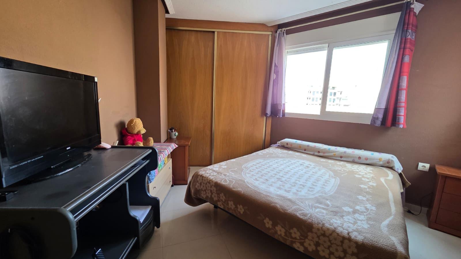Apartamento en Torrevieja: Sol, Playa y Vistas al Mar, Apartamento de 1 dorm. en Torrevieja, a 500m de la playa. Vistas laterales al mar, amueblado y listo. Ideal inversión o vacaciones. ¡119.000€!