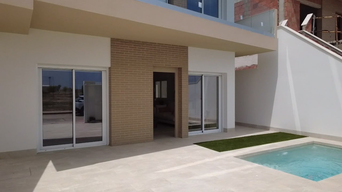 San Javier: Lujo Moderno y Piscina Privada, Apartamentos de lujo obra nueva en San Javier, Murcia. 2 dorm, 2 baños. Piscina privada o solárium. Calidades premium, cerca de playas y golf. ¡Tu inversión ide