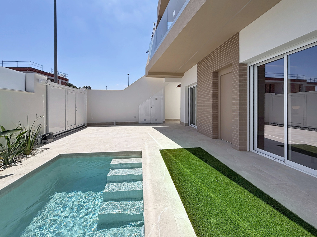 San Javier: Lujo Moderno y Piscina Privada, Apartamentos de lujo obra nueva en San Javier, Murcia. 2 dorm, 2 baños. Piscina privada o solárium. Calidades premium, cerca de playas y golf. ¡Tu inversión ide