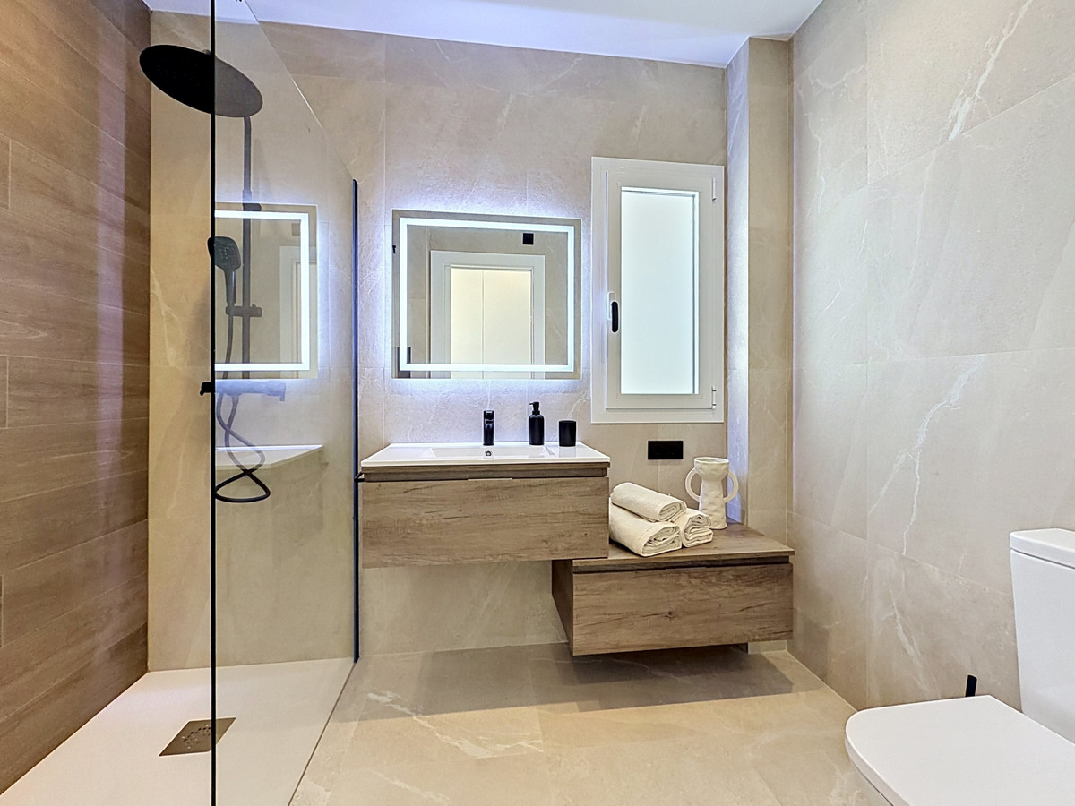 San Javier: Lujo Moderno y Piscina Privada, Apartamentos de lujo obra nueva en San Javier, Murcia. 2 dorm, 2 baños. Piscina privada o solárium. Calidades premium, cerca de playas y golf. ¡Tu inversión ide
