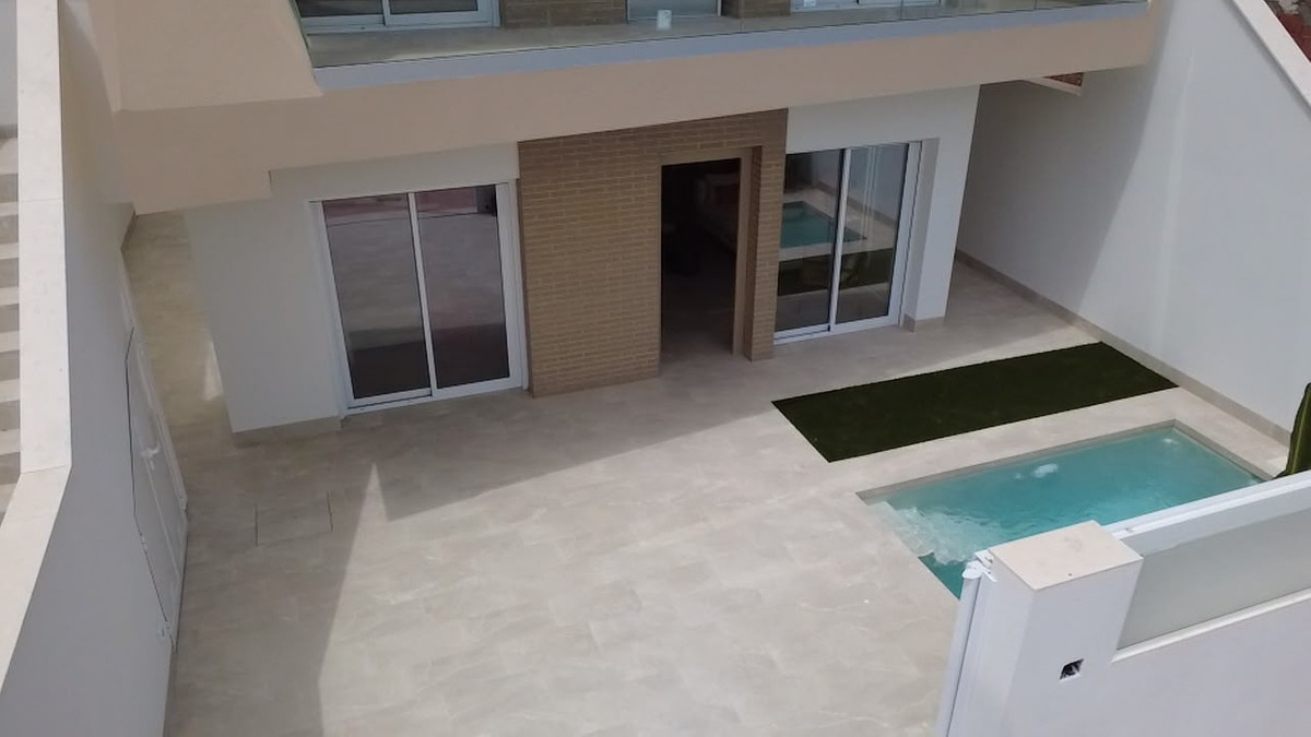 San Javier: Lujo Moderno y Piscina Privada, Apartamentos de lujo obra nueva en San Javier, Murcia. 2 dorm, 2 baños. Piscina privada o solárium. Calidades premium, cerca de playas y golf. ¡Tu inversión ide