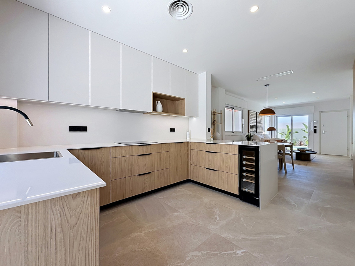 San Javier: Lujo Moderno y Piscina Privada, Apartamentos de lujo obra nueva en San Javier, Murcia. 2 dorm, 2 baños. Piscina privada o solárium. Calidades premium, cerca de playas y golf. ¡Tu inversión ide