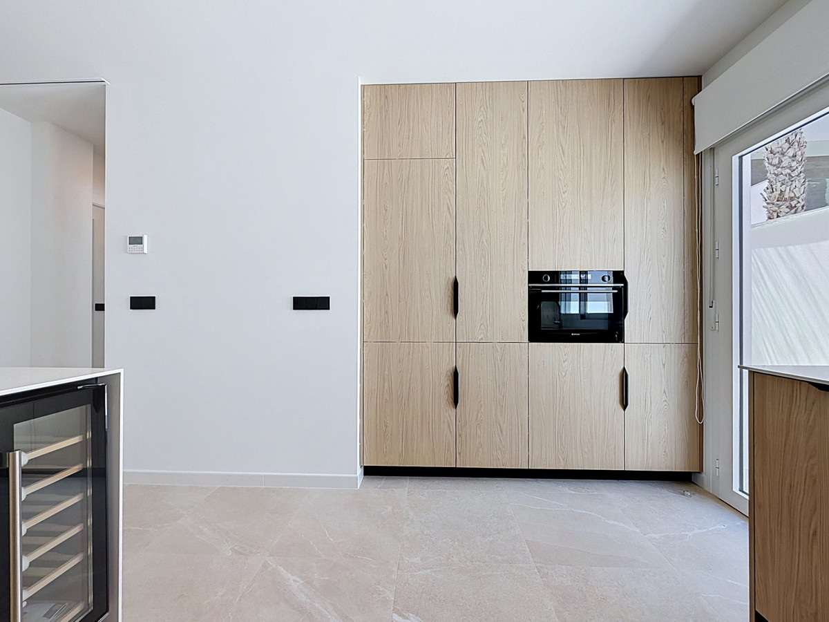 San Javier: Lujo Moderno y Piscina Privada, Apartamentos de lujo obra nueva en San Javier, Murcia. 2 dorm, 2 baños. Piscina privada o solárium. Calidades premium, cerca de playas y golf. ¡Tu inversión ide