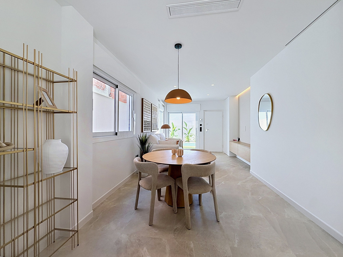 San Javier: Lujo Moderno y Piscina Privada, Apartamentos de lujo obra nueva en San Javier, Murcia. 2 dorm, 2 baños. Piscina privada o solárium. Calidades premium, cerca de playas y golf. ¡Tu inversión ide