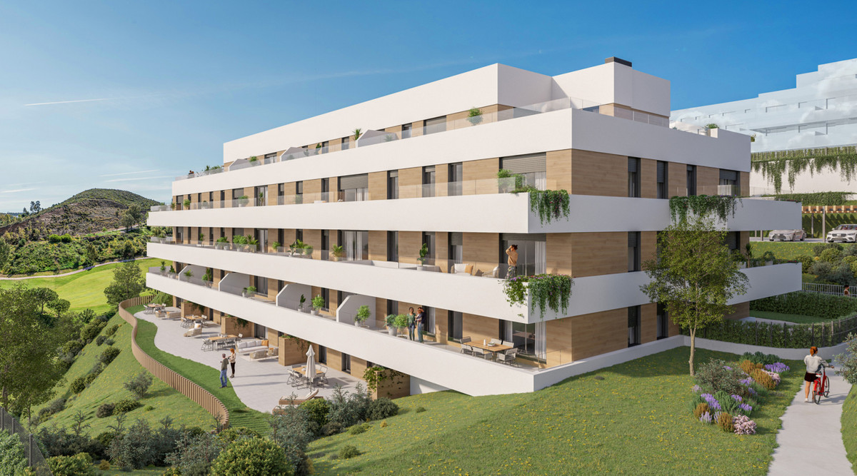 Mijas Costa: Lujo, Golf y Vistas Panorámicas, Apartamento de lujo en Calanova Golf, Mijas Costa. 2 hab, 2 baños, primera línea de golf con vistas. Piscina, gimnasio. ¡Vive la Costa del Sol! Desde 352.000€.
