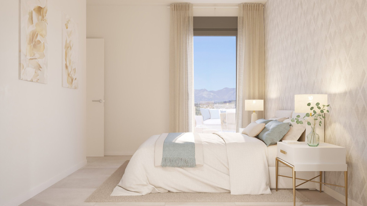 Mijas Costa: Lujo, Golf y Vistas Panorámicas, Apartamento de lujo en Calanova Golf, Mijas Costa. 2 hab, 2 baños, primera línea de golf con vistas. Piscina, gimnasio. ¡Vive la Costa del Sol! Desde 352.000€.