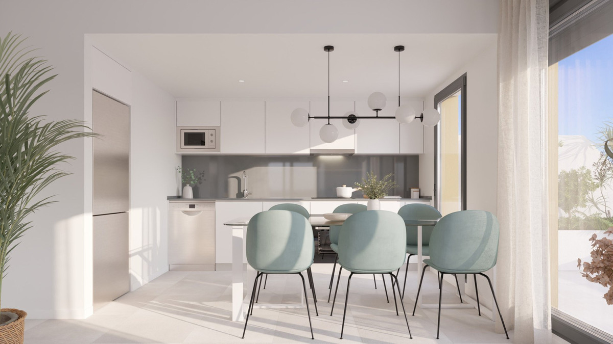 Mijas Costa: Lujo, Golf y Vistas Panorámicas, Apartamento de lujo en Calanova Golf, Mijas Costa. 2 hab, 2 baños, primera línea de golf con vistas. Piscina, gimnasio. ¡Vive la Costa del Sol! Desde 352.000€.