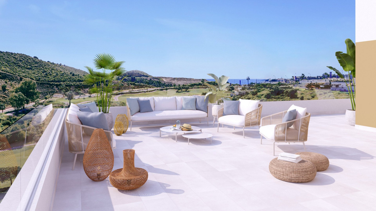 Mijas Costa: Lujo, Golf y Vistas Panorámicas, Apartamento de lujo en Calanova Golf, Mijas Costa. 2 hab, 2 baños, primera línea de golf con vistas. Piscina, gimnasio. ¡Vive la Costa del Sol! Desde 352.000€.