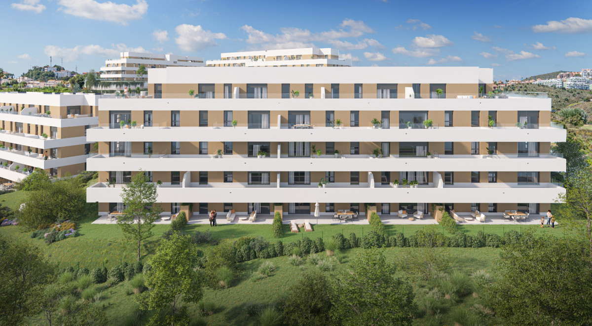 Mijas Costa: Lujo, Golf y Vistas Panorámicas, Apartamento de lujo en Calanova Golf, Mijas Costa. 2 hab, 2 baños, primera línea de golf con vistas. Piscina, gimnasio. ¡Vive la Costa del Sol! Desde 352.000€.