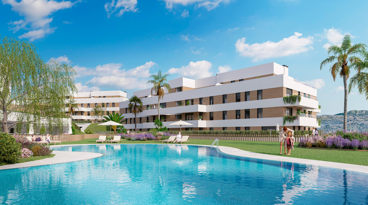 Mijas Costa: Lujo, Golf y Vistas Panorámicas, Apartamento de lujo en Calanova Golf, Mijas Costa. 2 hab, 2 baños, primera línea de golf con vistas. Piscina, gimnasio. ¡Vive la Costa del Sol! Desde 352.000€.