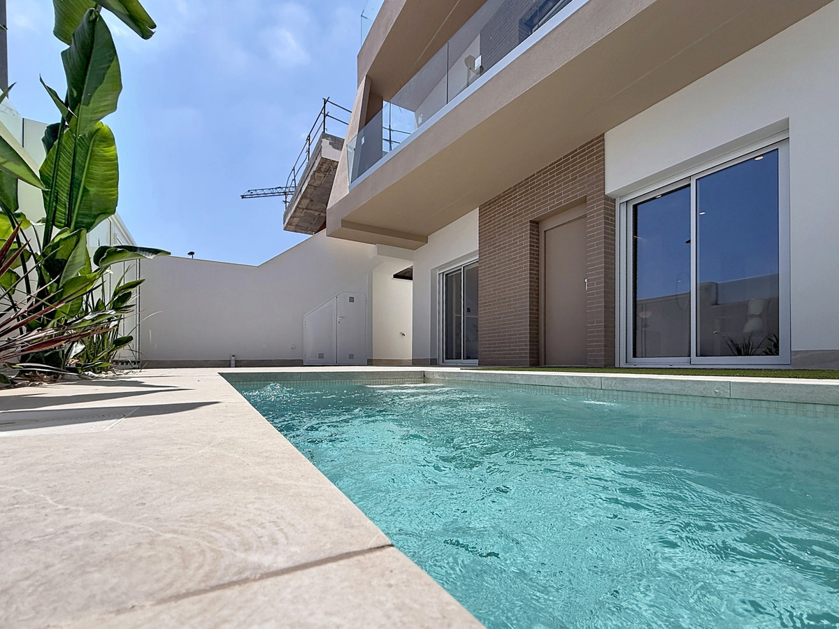 San Javier: Lujo, Diseño y Vida Mediterránea, Descubre 6 exclusivos apartamentos de lujo en San Javier, Costa Cálida. Obra nueva con 2-3 dormitorios, piscina privada o solárium. Cerca del Mar Menor y golf.