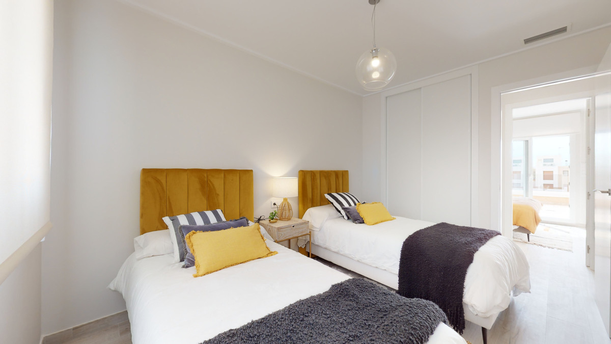 Tu Refugio Mediterráneo en Pilar de la Horadada, Vive el Mediterráneo en Pilar de la Horadada, Alicante. Viviendas de 3 dorm. con piscina, jardines y cerca de la playa. Apartamentos, chalets o bungalows. Desde