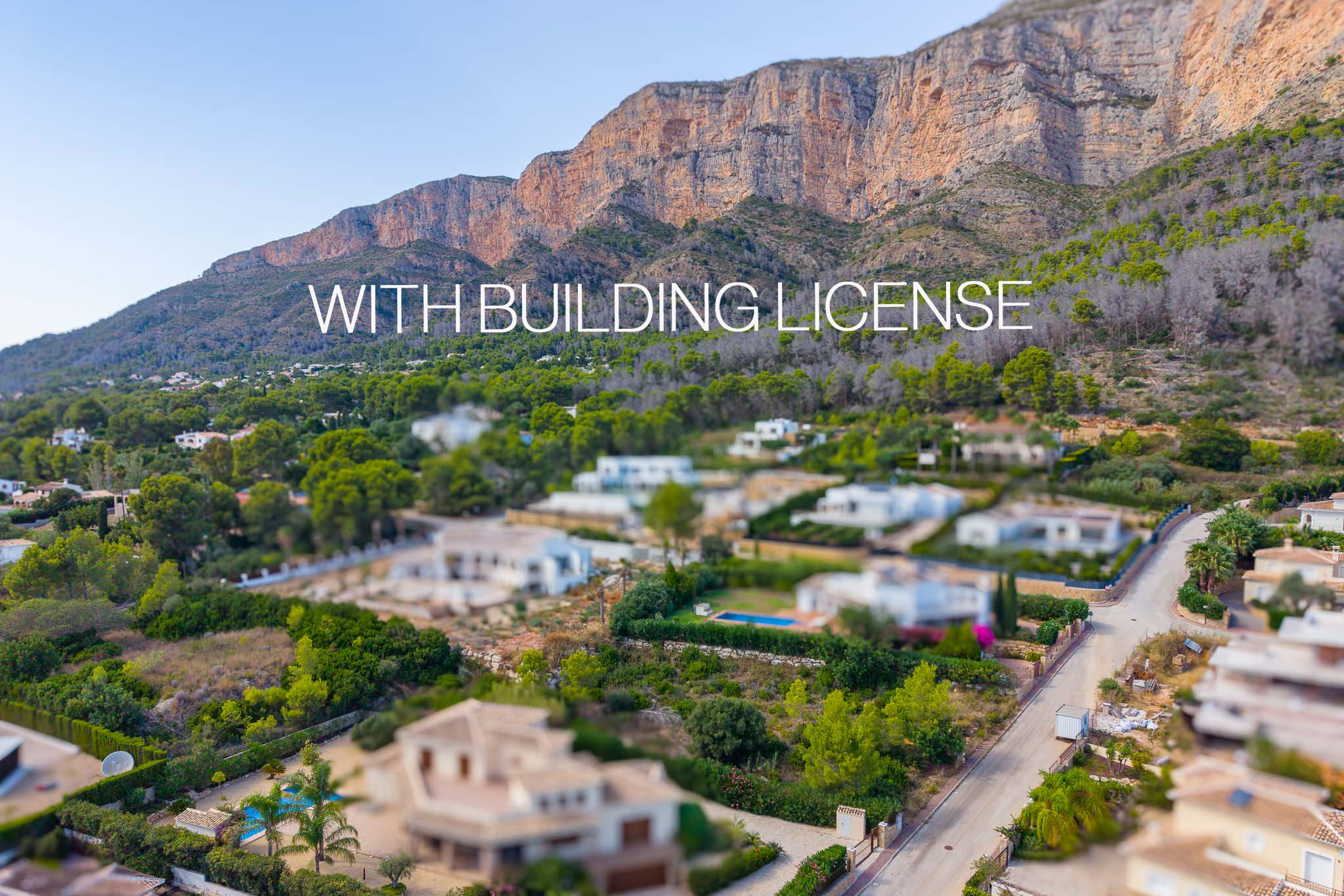 Solar Exclusivo en Jávea: Construye Tu Sueño Mediterráneo, Construye la casa de tus sueños en Jávea, Alicante. Solar exclusivo de 505.000€ en la prestigiosa Costa Blanca. Diseña tu hogar ideal cerca de playas y el vibra