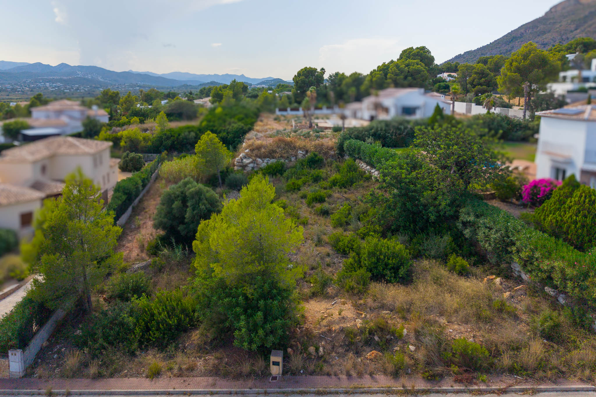 Solar Exclusivo en Jávea: Construye Tu Sueño Mediterráneo, Construye la casa de tus sueños en Jávea, Alicante. Solar exclusivo de 505.000€ en la prestigiosa Costa Blanca. Diseña tu hogar ideal cerca de playas y el vibra