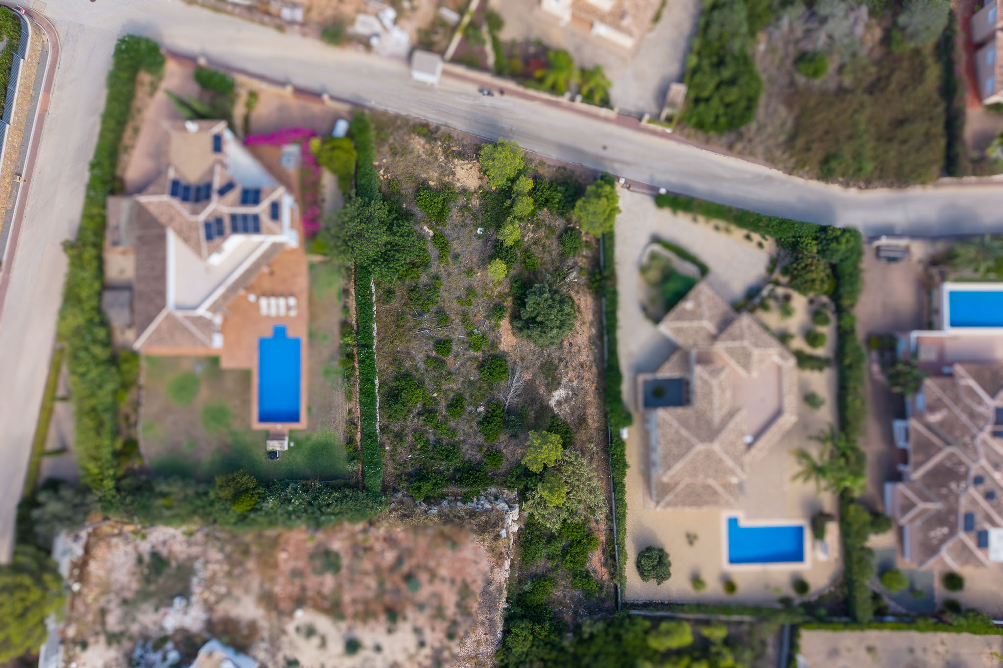 Solar Exclusivo en Jávea: Construye Tu Sueño Mediterráneo, Construye la casa de tus sueños en Jávea, Alicante. Solar exclusivo de 505.000€ en la prestigiosa Costa Blanca. Diseña tu hogar ideal cerca de playas y el vibra